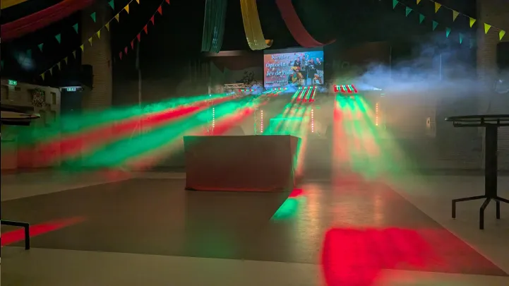 Opbouw van de exclusieve drive-in show door DJ uit regio Echt